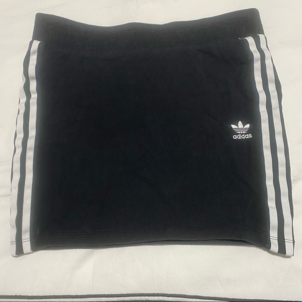 Adidas Mini Skirt Women’s Small